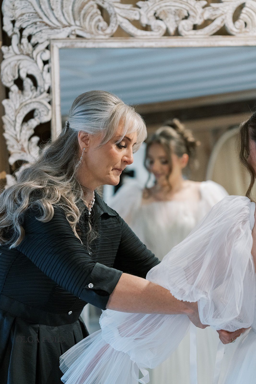 Maia's mother helping her during getting-ready preparations