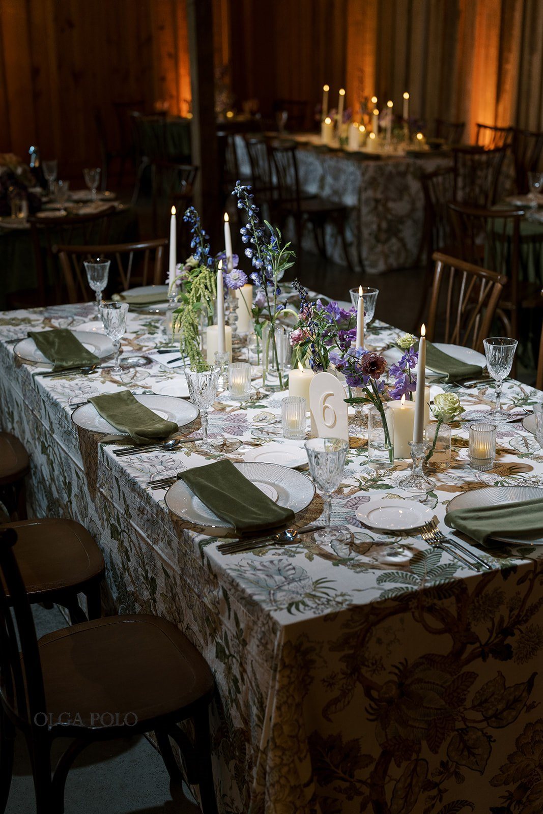 Reception table and guest seating during Maia and Troy's celebration