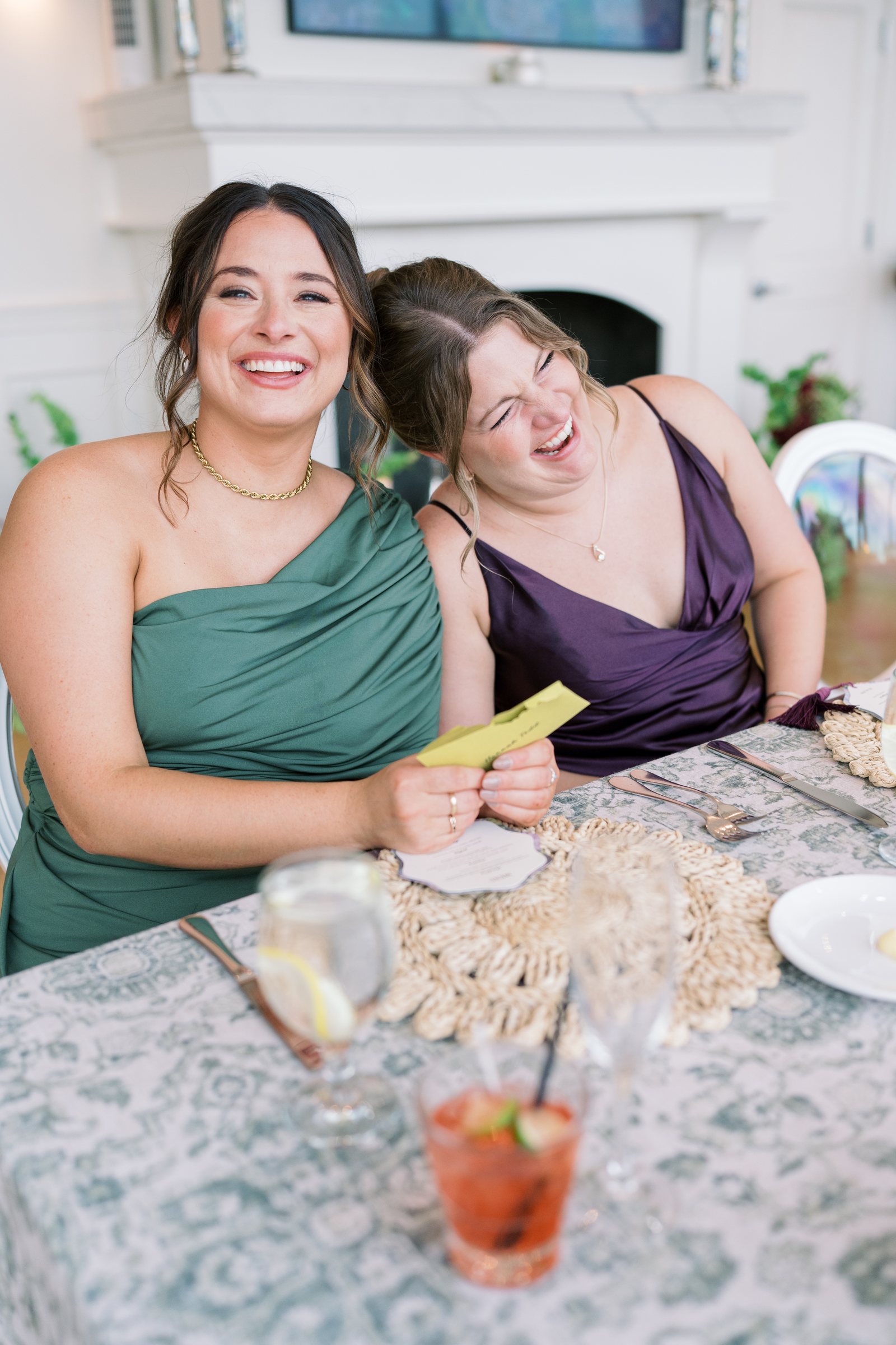 Kent and Nicolette wedding: wedding guests reception table.