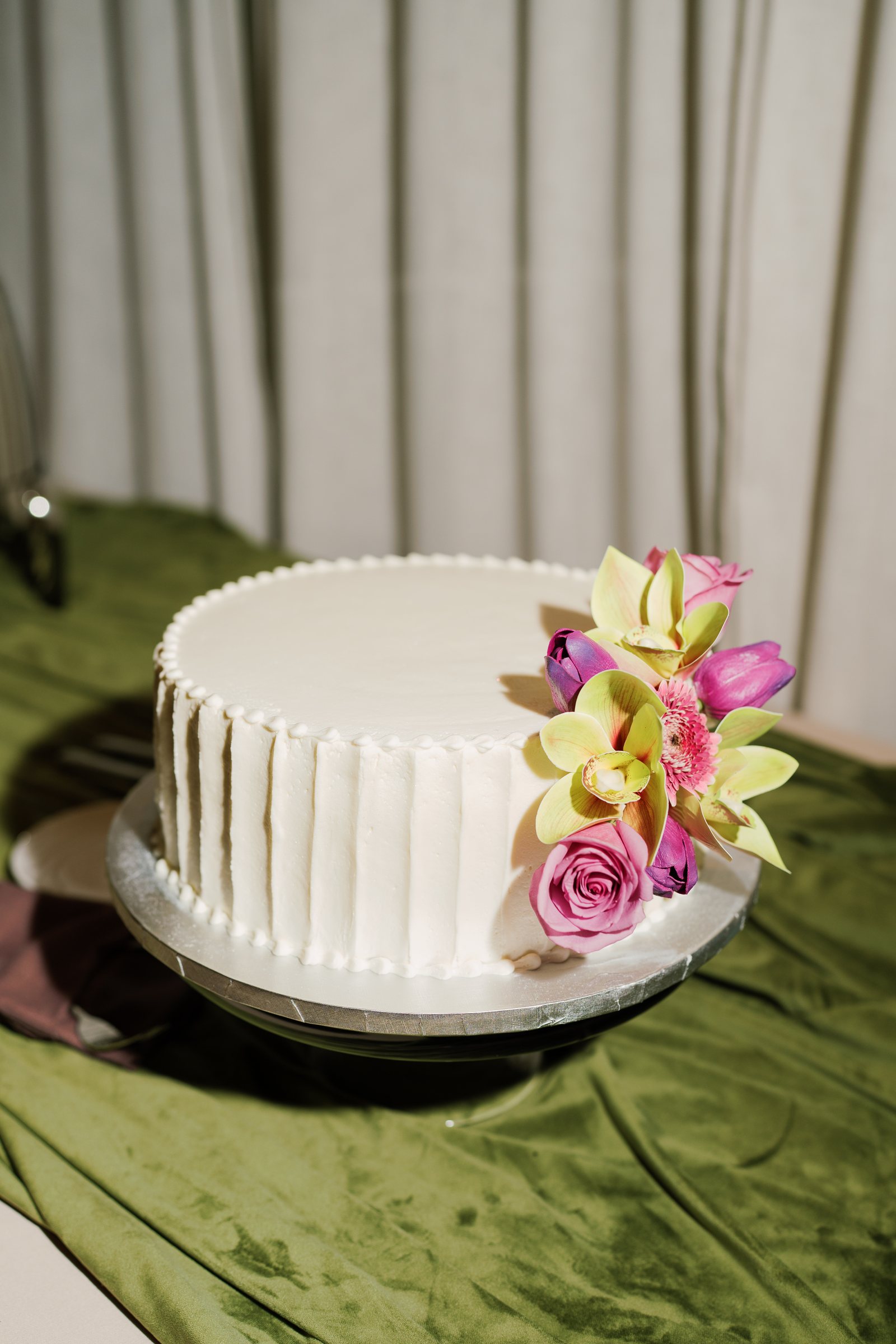 Kent and Nicolette wedding: white wedding cake floral detail.