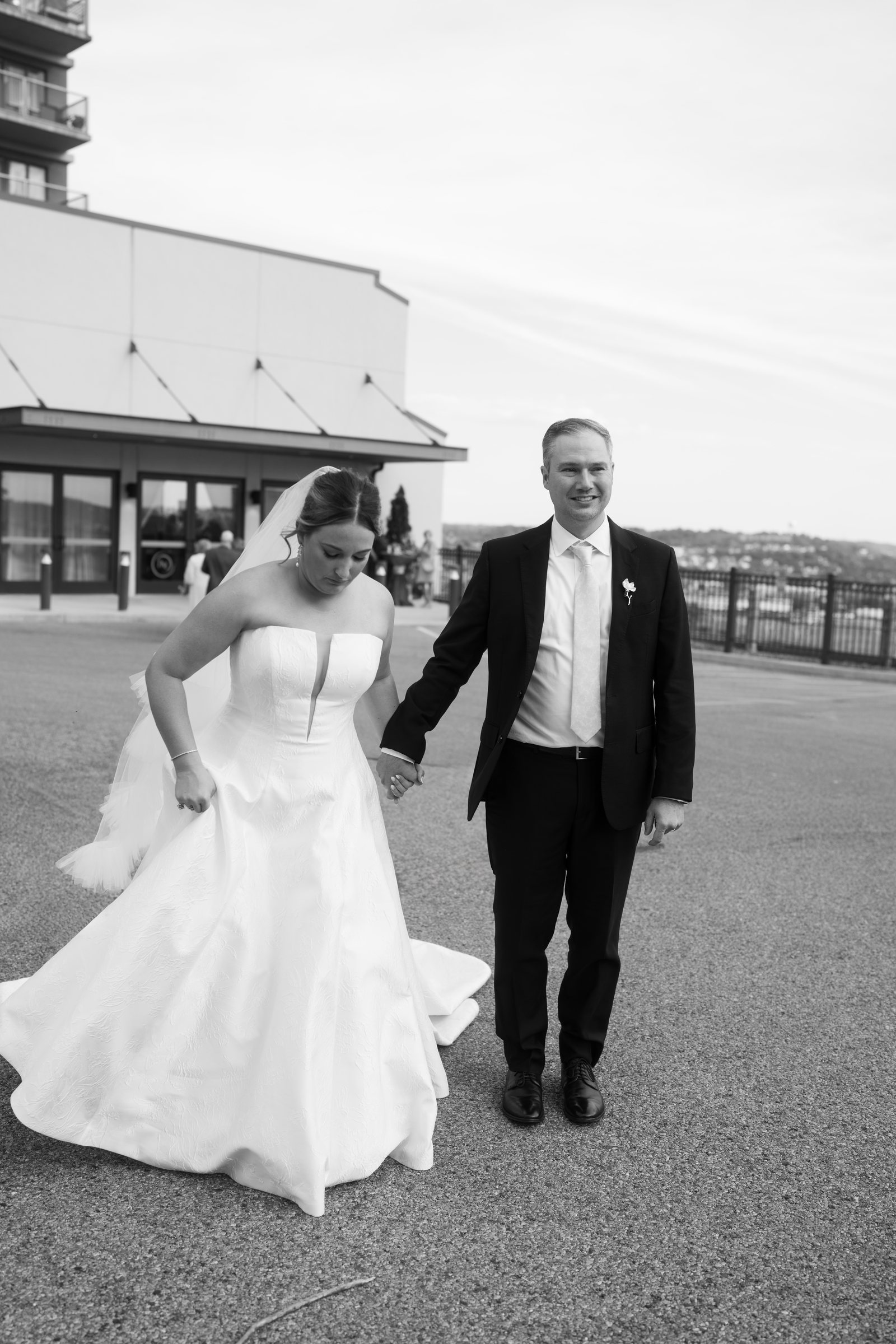 Kent and Nicolette wedding: kent nicolette outdoor walk black white.
