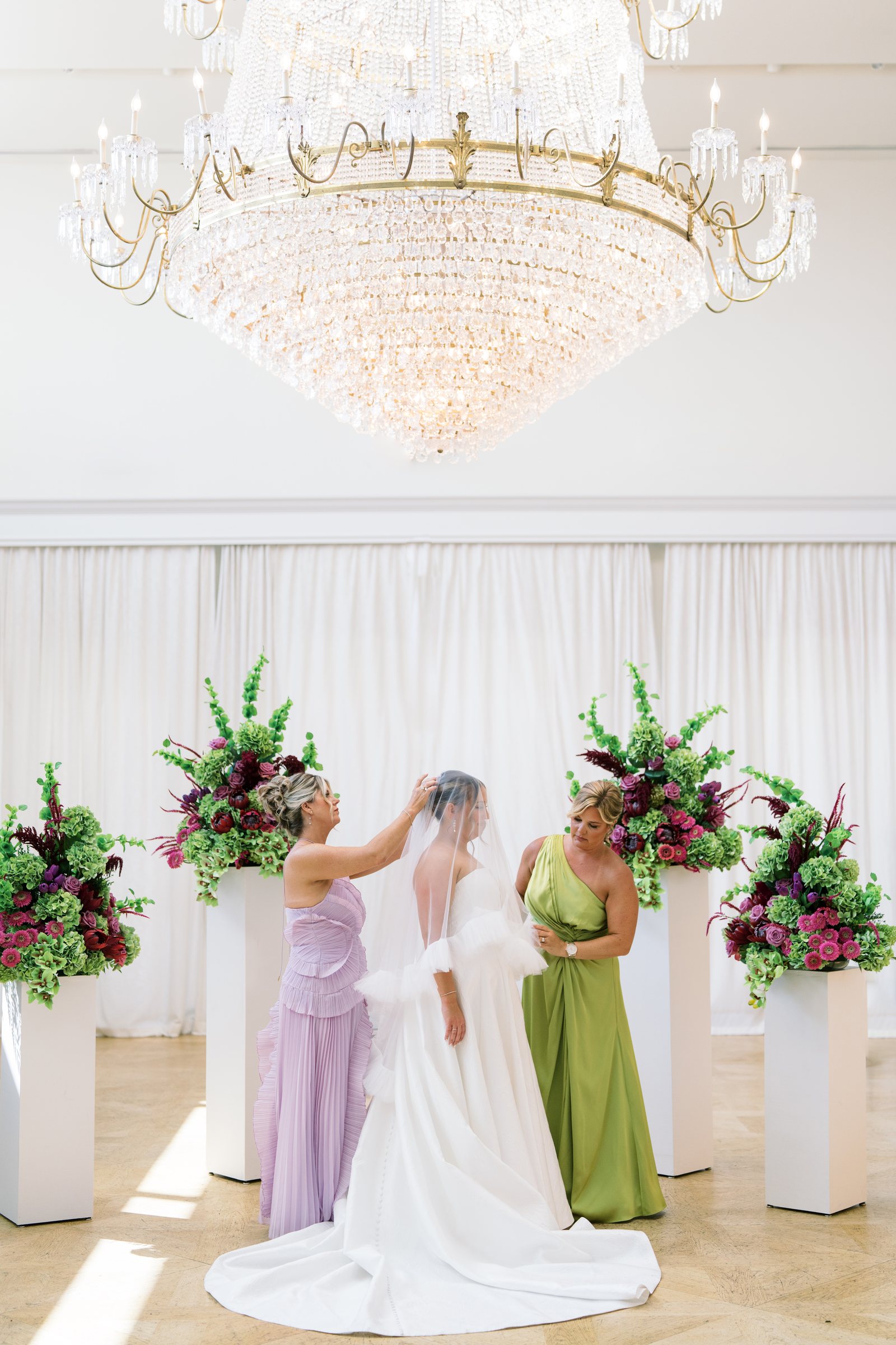 Kent and Nicolette wedding: bridesmaids ceremony backdrop candid.