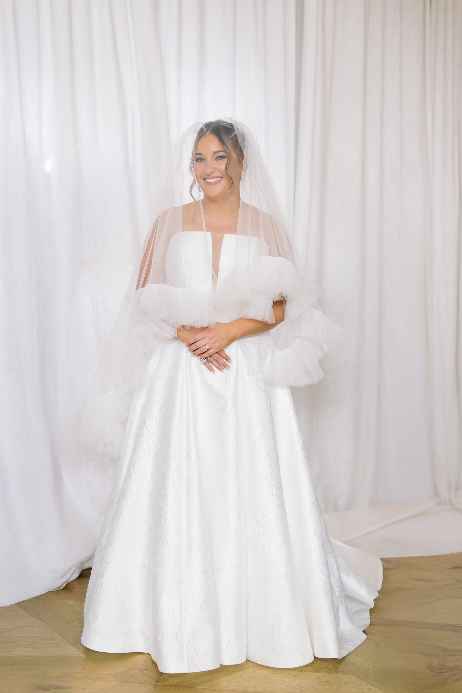 Kent and Nicolette wedding: nicolette full length bridal portrait.
