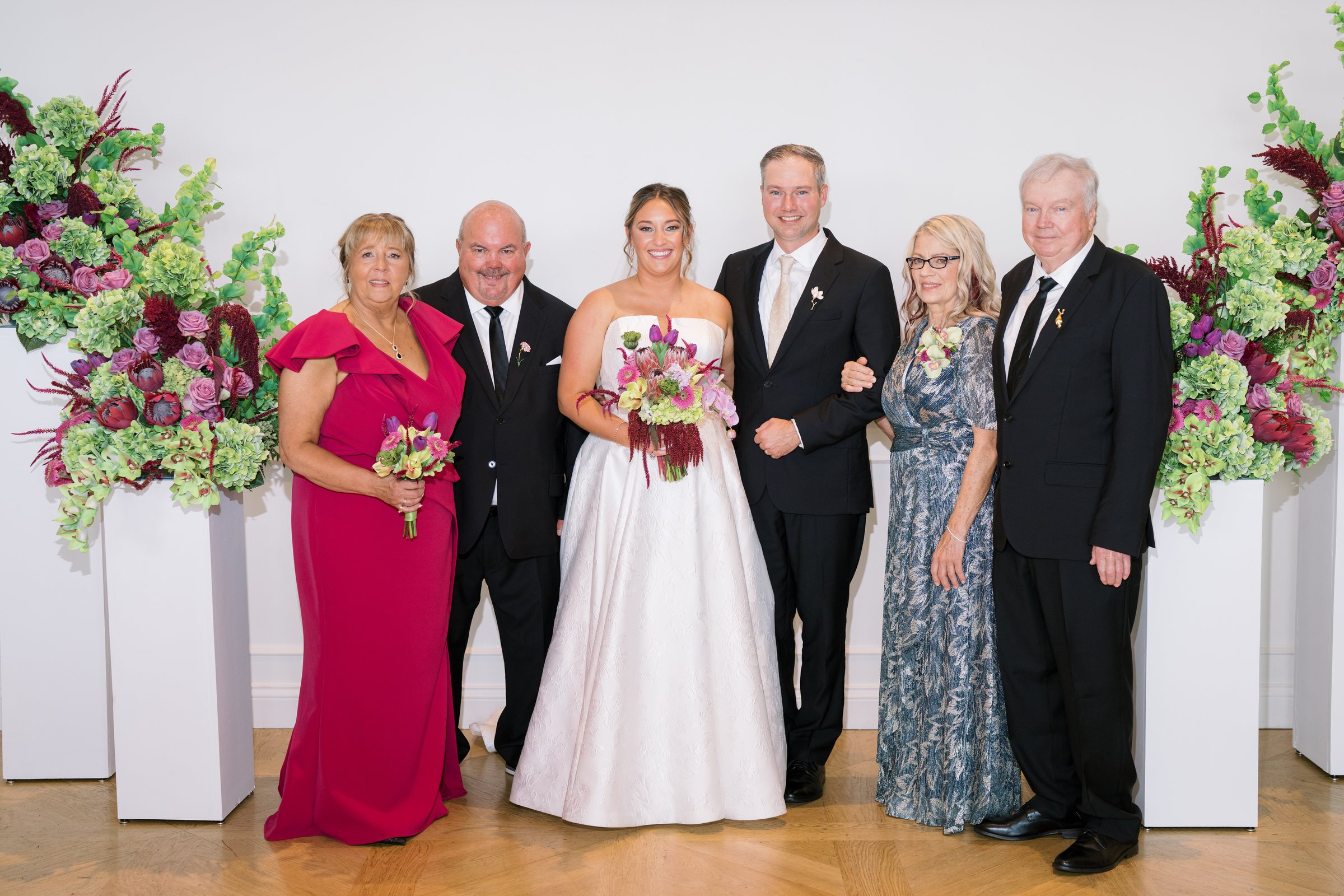 Kent and Nicolette wedding: kent nicolette family group portrait.