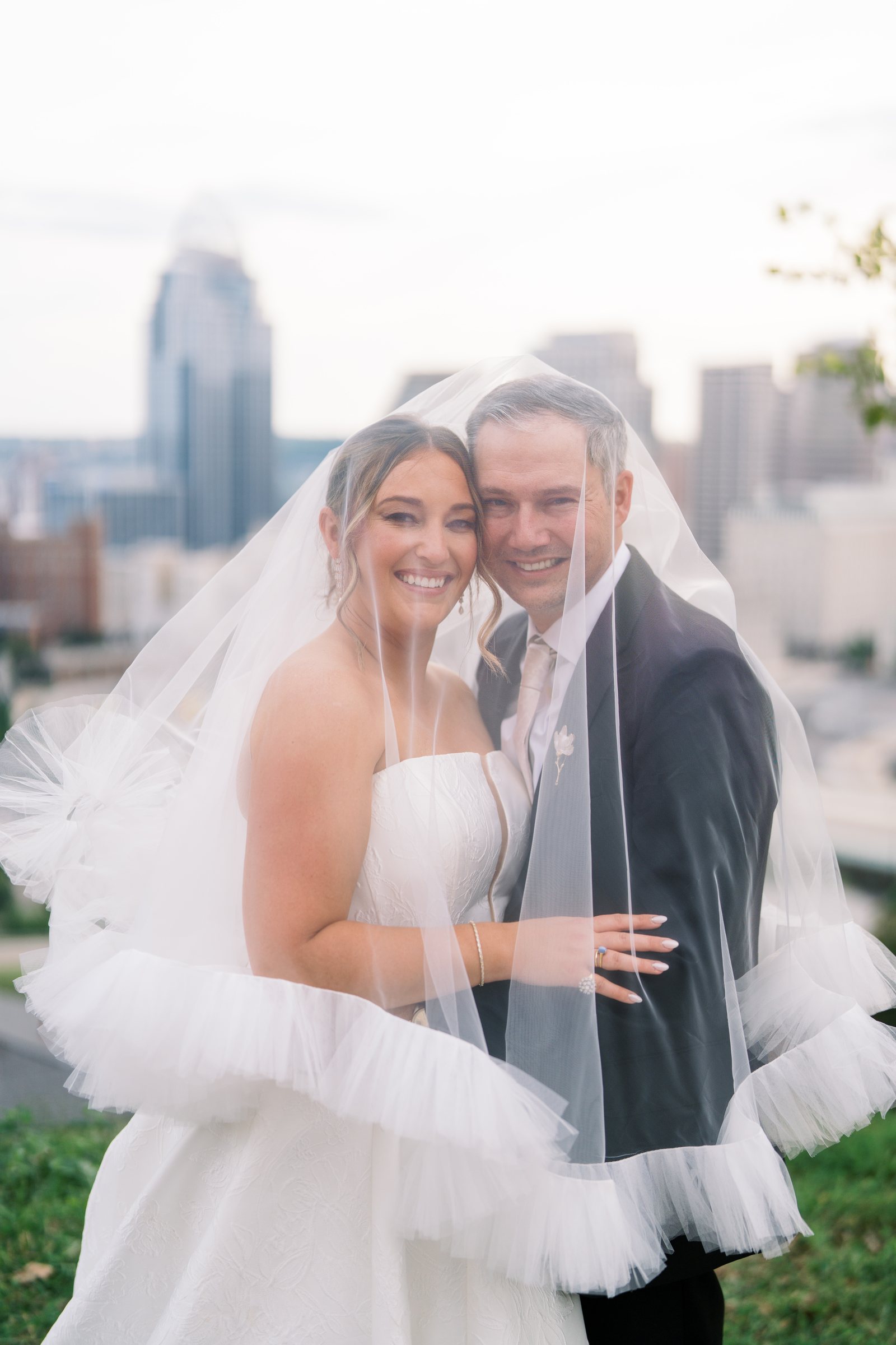 Kent and Nicolette wedding: kent nicolette skyline veil portrait.
