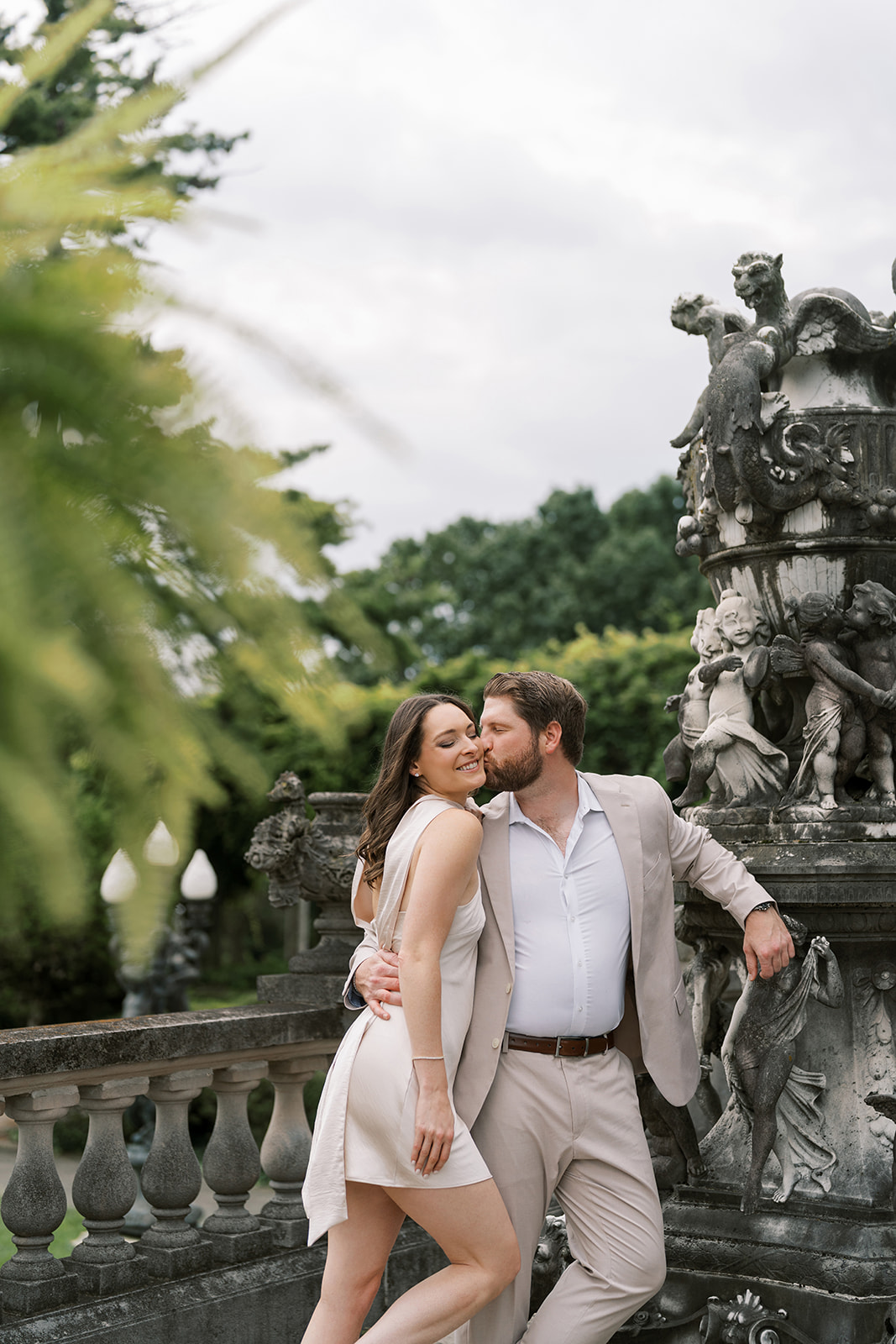Frank and Noelle kissing beside the stone balustrade at Laurel Court
