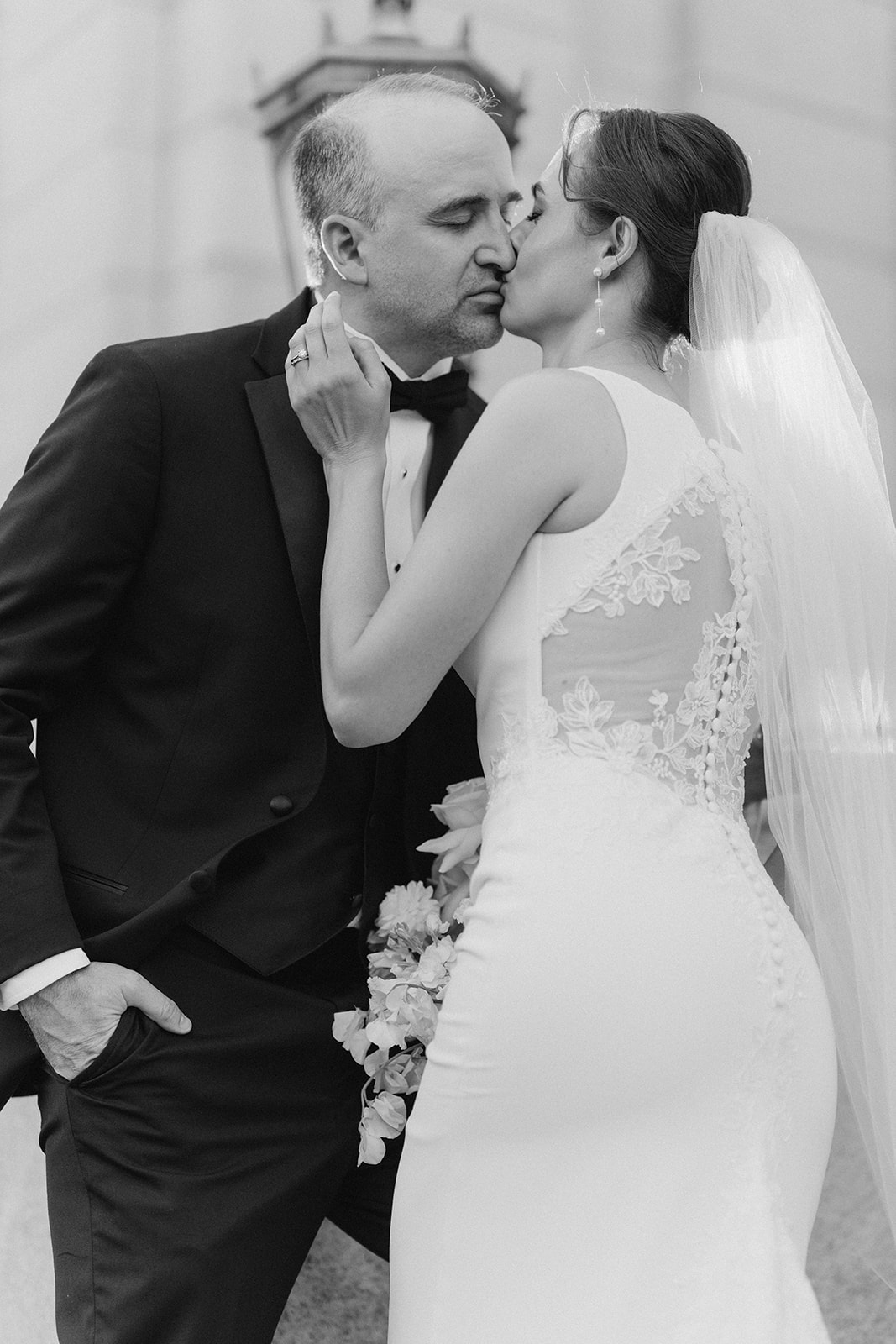 Black-and-white portrait of Michael and Julia kissing at Laurel Court