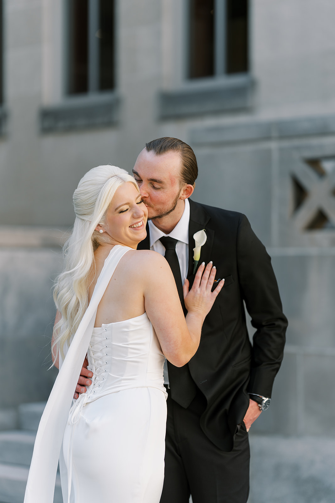 Close portrait of Niamh and Titus outside Cincinnati Art Museum