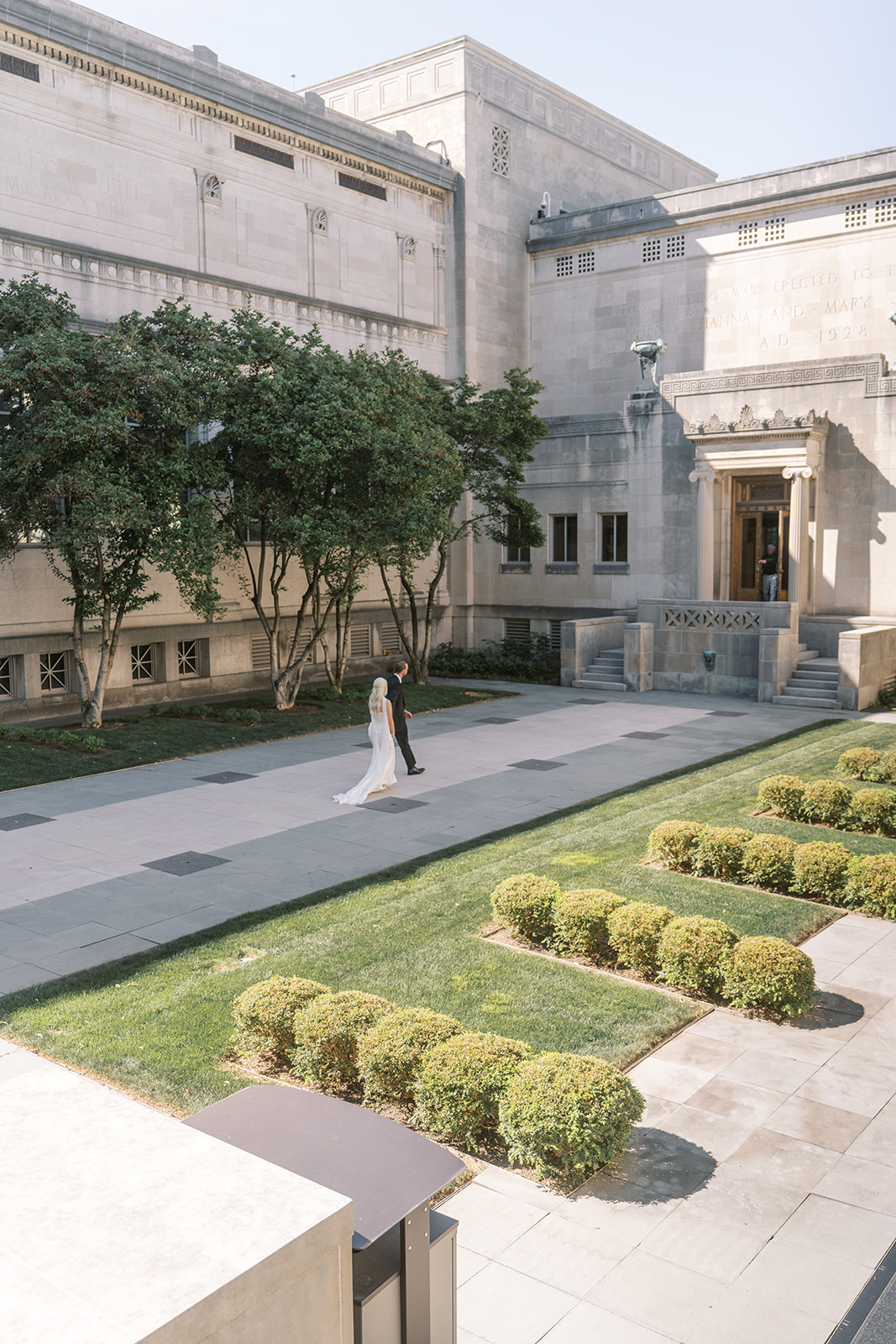 Wide exterior view of Cincinnati Art Museum
