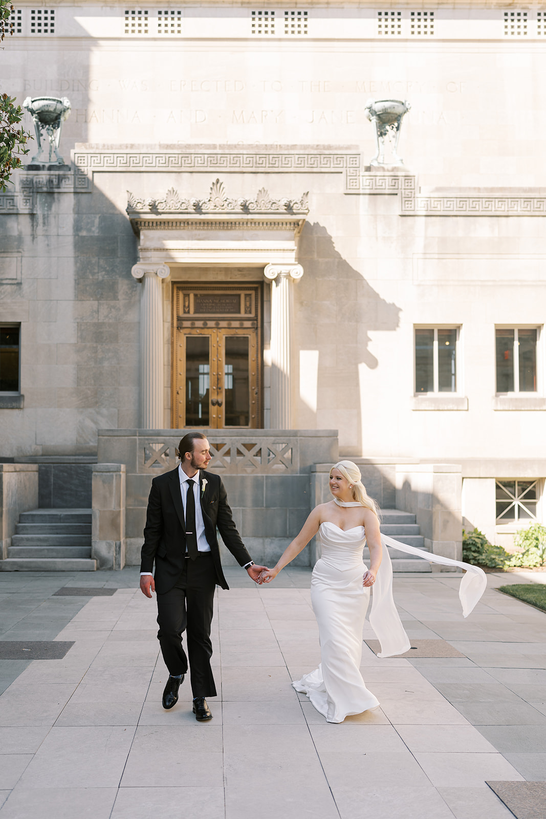 Niamh and Titus walking together in front of Cincinnati Art Museum