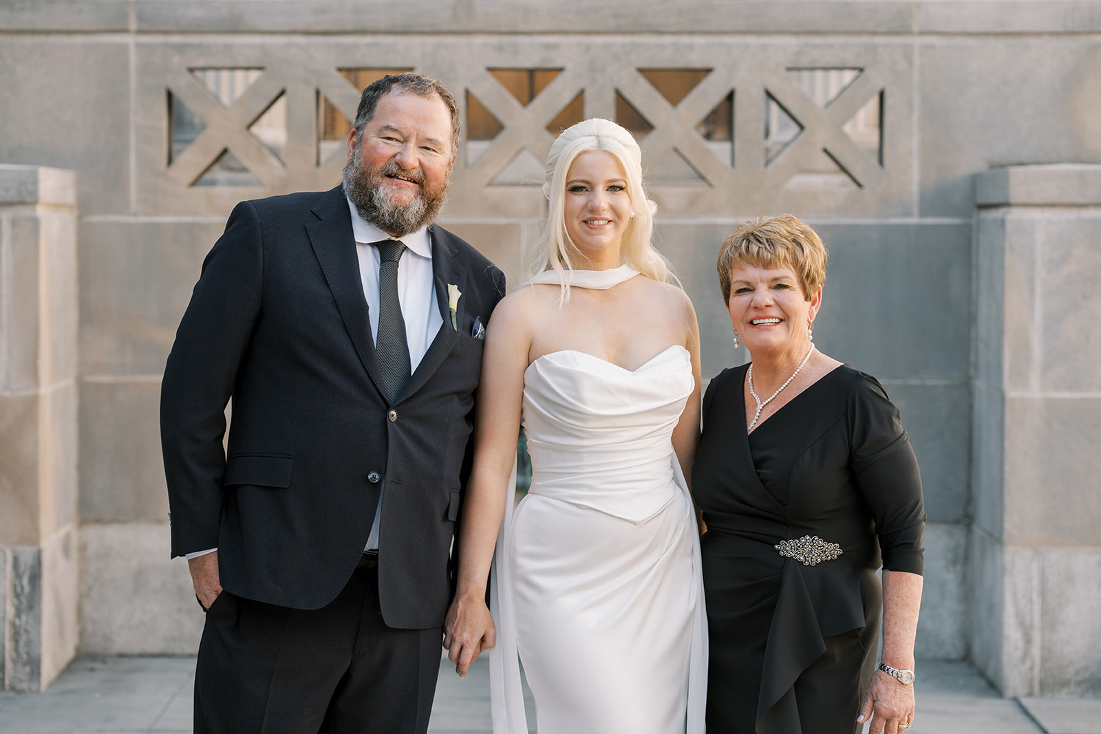 Niamh with two family members outside Cincinnati Art Museum