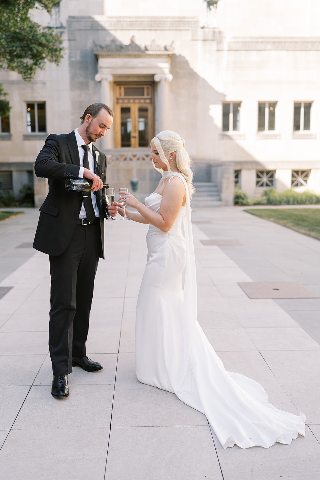 Niamh and Titus together on the Cincinnati Art Museum plaza
