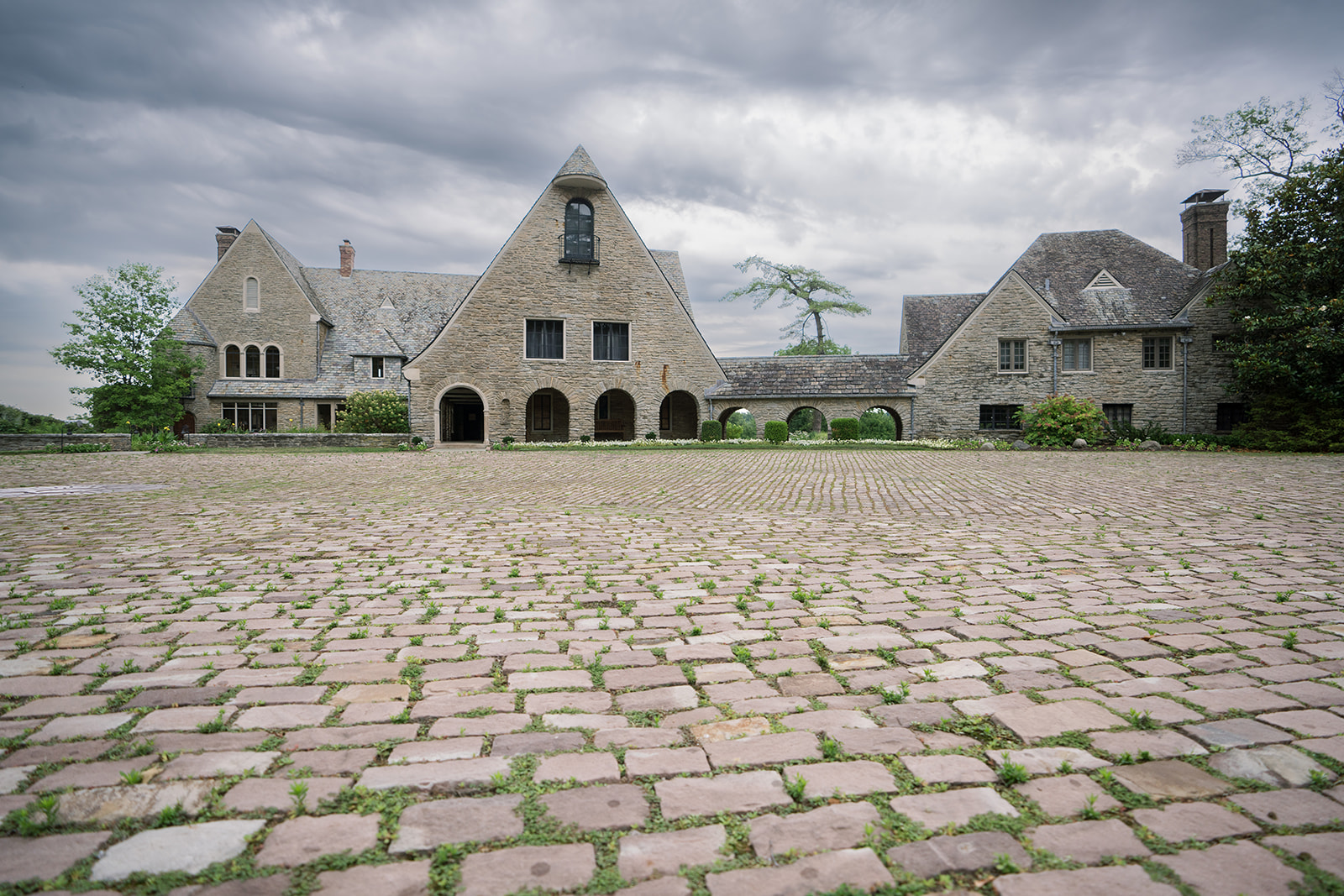 Tented wedding reception at Greenacres Arts Center