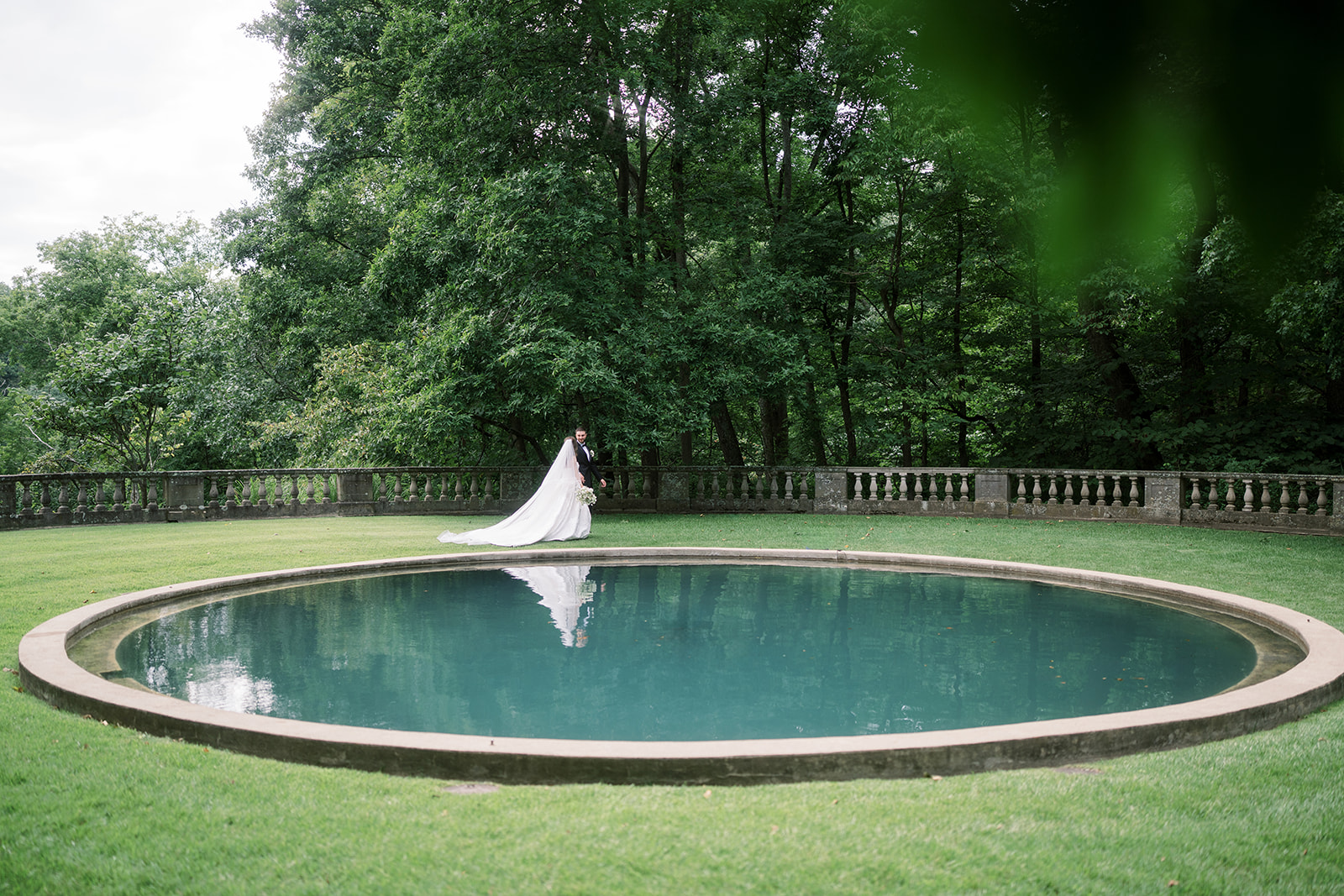 Olivia at Peterloon Estate on her wedding day